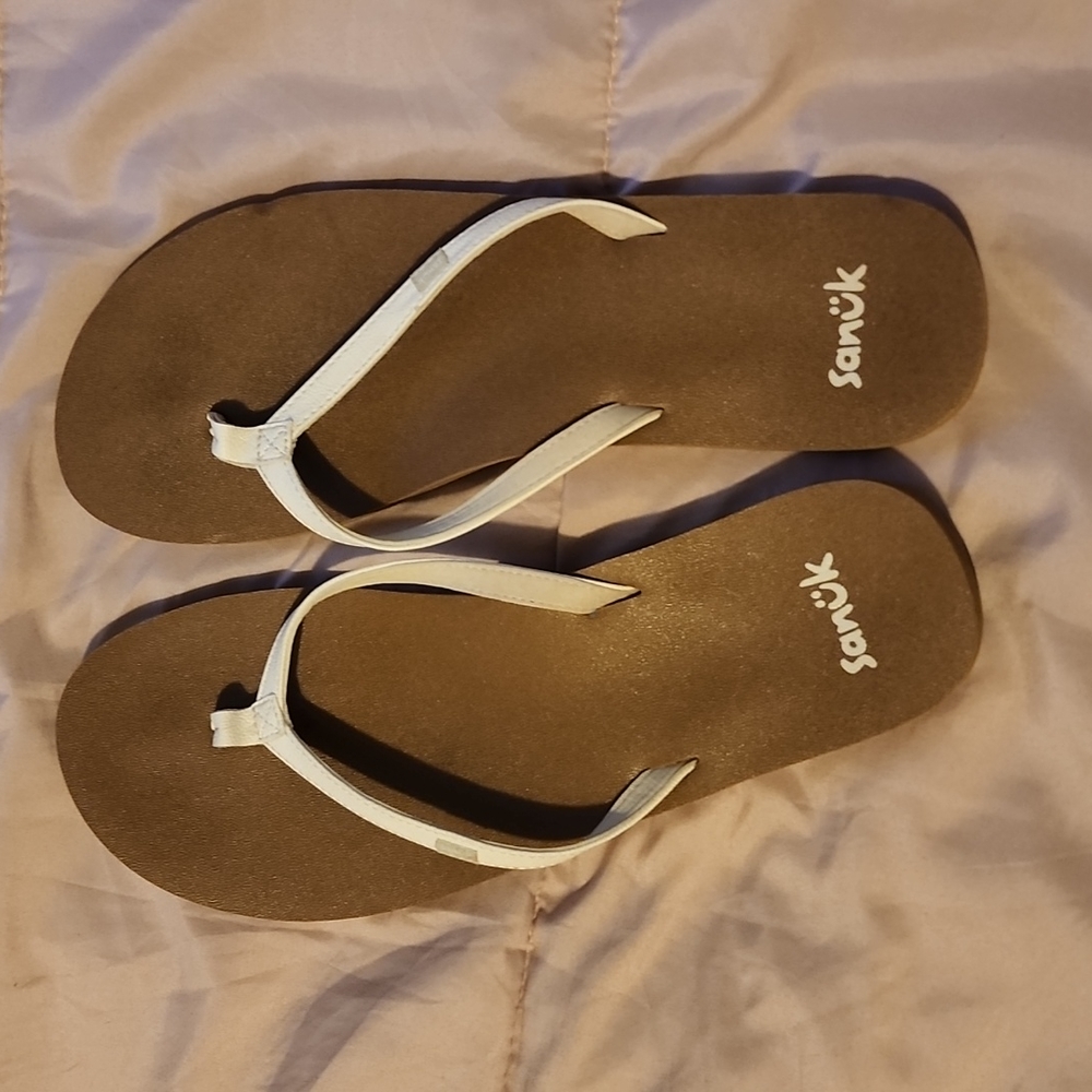 Sauk White Sandals